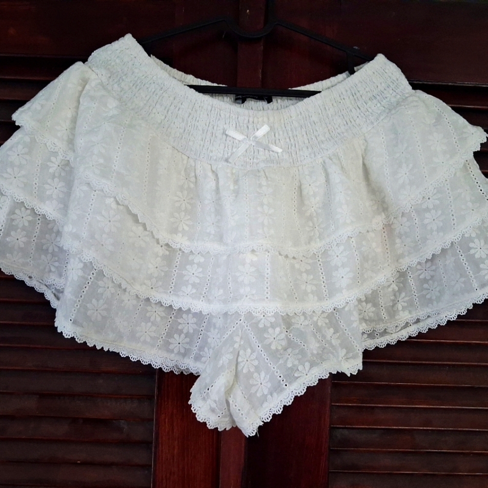 Cute Frilly White Girly shorts
